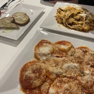 a plate of ravia and bread