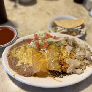 Combination plate with a tamale