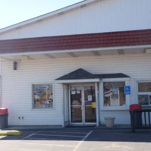 the outside of a restaurant