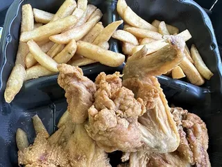 Lucky's Grille