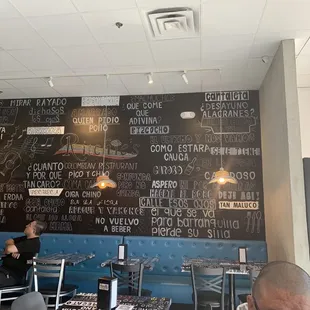 Mural with Colombian sayings