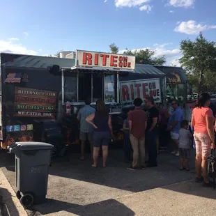 You know it's great when there's a line!  YUMMM