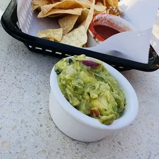 Chunky guacamole small