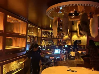 Luckys Bar