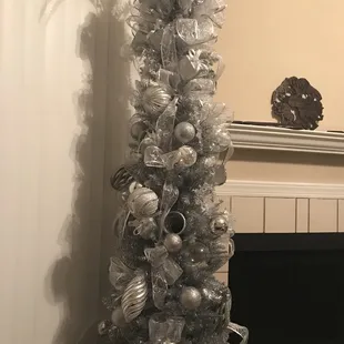 Sharon and her team are amazing!! We love our tree.