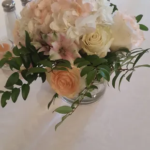 Simple table floral design