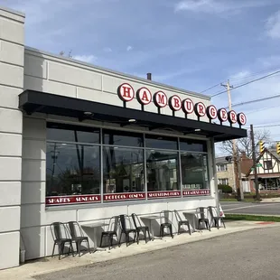 the outside of a restaurant