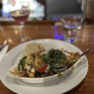 Prawns and Scallops " Monterey" with onions, peppers, mushrooms and broccoli in a nice but spicy red sauce was perfect