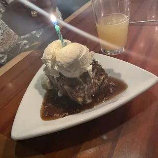 Apple Pecan Bread Pudding a La Mode