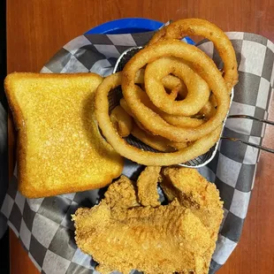 Fish &amp; onion rings &amp; Texas Toast