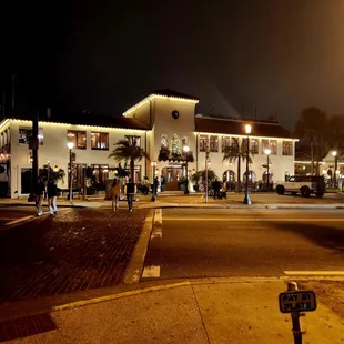 River &amp; Fort from parking lot