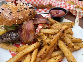 Dukes Plates & Pints