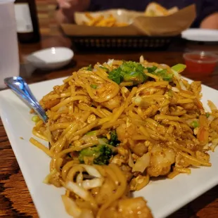 Burmese noodles w shrimp.
