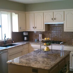 Painted Kitchen Cabinets and Walls