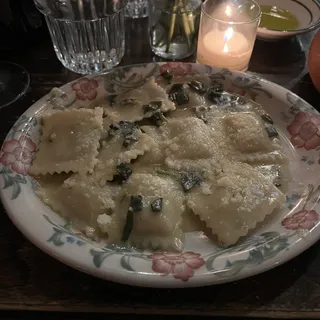 Ravioli al Burro e Salvia Dinner