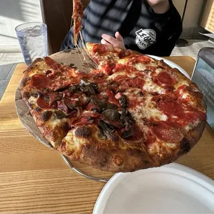 Pepperoni, bacon, ham, and mushrooms on 2.slices just for me! :)