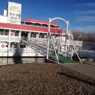 Riverboat b&amp;b getaway