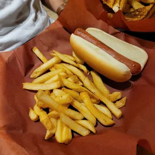 Kid&apos;s hot dog