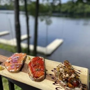 Customizable bruschetta board