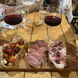 Bruschetta (margarita, salami and prosciutto) and Pinot noir