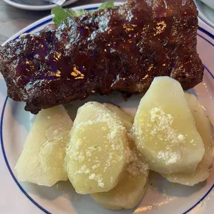 Delicious ribs and Santa Anna potatoes! Would recommend!