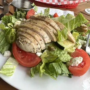 Mediterranean Salad with Chicken