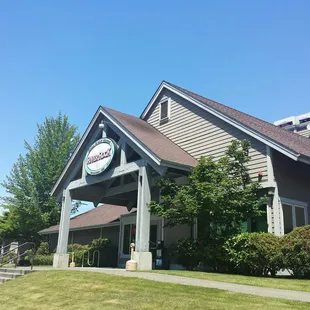 Having lunch here on a beautiful day at the Maple Valley Golf Course.