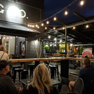 Love the live music!