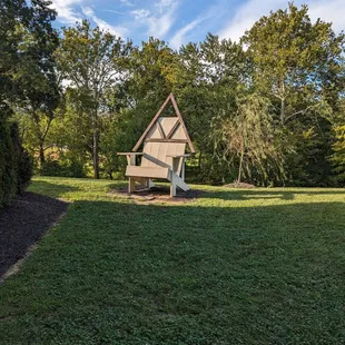 A giant chair in the yard of the restaurant