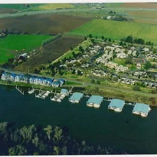 River View Marina offers modern covered and uncovered berths on the Sacramento River one mile upstream from downtown Sacramento.