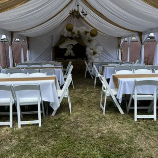 20x20 whit draping 6 rectangle tables whit tables cloths &amp; resin chairs $600