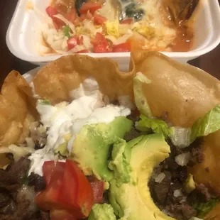 Asada taco salad and chili Rihanna à la carte