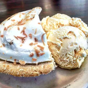 Coconut cream pie with vanilla ice cream. IG @MINNIE_MUNCHIES