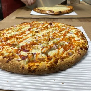 Hot chicken pizza