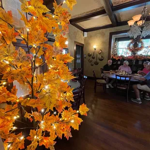 the dining room decorated for thanksgiving