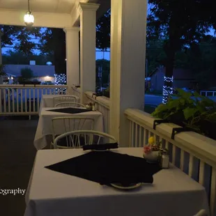 Outdoor Dining w/covered patio... quaint, comfortable, &amp; romantic.