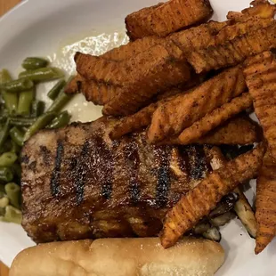 Ribs with sweet potato fries