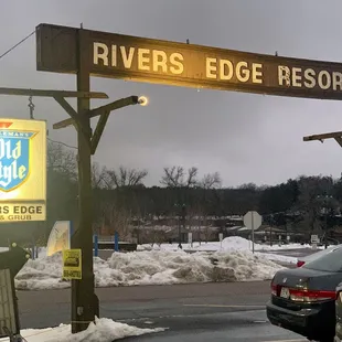 the entrance to river&apos;s edge resort