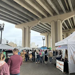 Pies, graphics/paintings, etc.