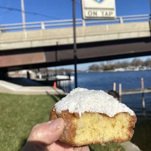 DONUT. FRESH.