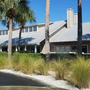 the outside of the restaurant