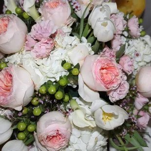 Peonies are my fav ! I was so in love with this arrangement it was absolutely perfect