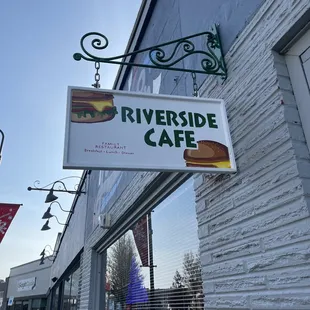 Quaint Seaside Café. Great hamburgers, french fries breakfast foods, specials, and good vibes.