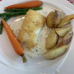 Alaskan cod with potatoes and steamed vegetables
