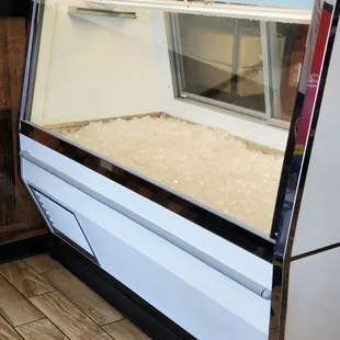 Aug 2020: Will soon be filled w/ fresh fish for purchase