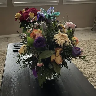 Flowers purchase from FlowerClub in the second day of purchase. Notice that the ones in the back are still alive.