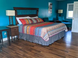 Riverboat Inn and Suites