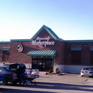 cars parked in front of the store