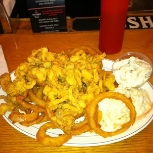 Fried clams with onion rings &amp; coleslaw