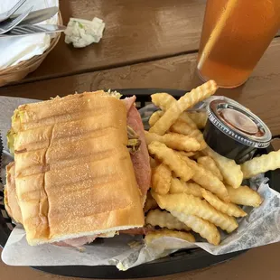 Cuban sandwich, fries &amp; tea